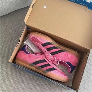 NEW IN BOX PINK ADIDAS GAZELLE SNEAKERS